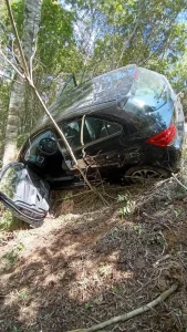 Motorista sobrevive por dois dias em ribanceira após saída de pista na BR-282 em Bom Retiro