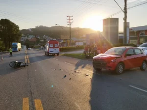 Motociclista fica ferido em acidente na BR-470, em Rio do Sul