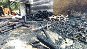 Incêndio em forno de carvão mobiliza bombeiros em Rio do Oeste