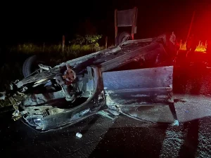 Carro capota na SC-110 em Urubici