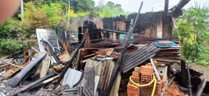 Incêndio atinge rancho e mobiliza bombeiros em Ascurra