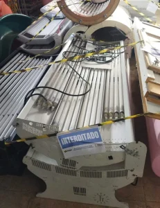 Polícia Civil realiza em Itajaí a maior apreensão de equipamentos de bronzeamento artificial ilegal de Santa Catarina
