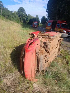 Colisão entre carro e caminhonete deixa um ferido na SC-390