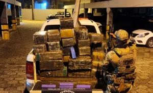Quase uma tonelada de maconha é apreendida após perseguição em SC