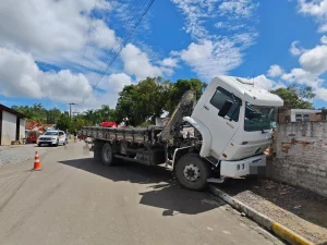 Motorista morre após ser atropelado pelo próprio caminhão em Imbuia