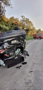 Motorista fica ferido após capotamento na BR-470 em Pouso Redondo