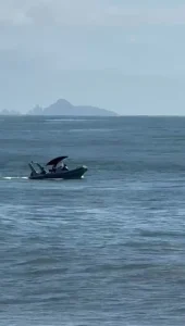Tripulante de banana boat desaparece após cair no mar durante passeio em Itapoá