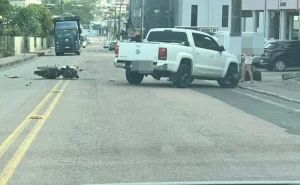 Menina de 10 anos fica gravemente ferida após acidente entre moto e caminhonete em Ibirama