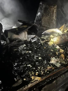 Moradia pega fogo e mobiliza bombeiros no Morro da Igreja, em Urubici