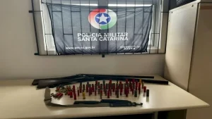 Polícia Militar prende um homem por tentativa de homicídio e posse ilegal de armas de fogo