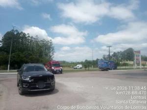 Acidente envolve carro e caminhão na BR-470 em Lontras