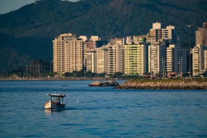Dia do Trabalhador será de sol e calor em SC, mas frente fria muda o tempo no fim de semana