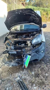 Populares controlam incêndio veicular em Taió