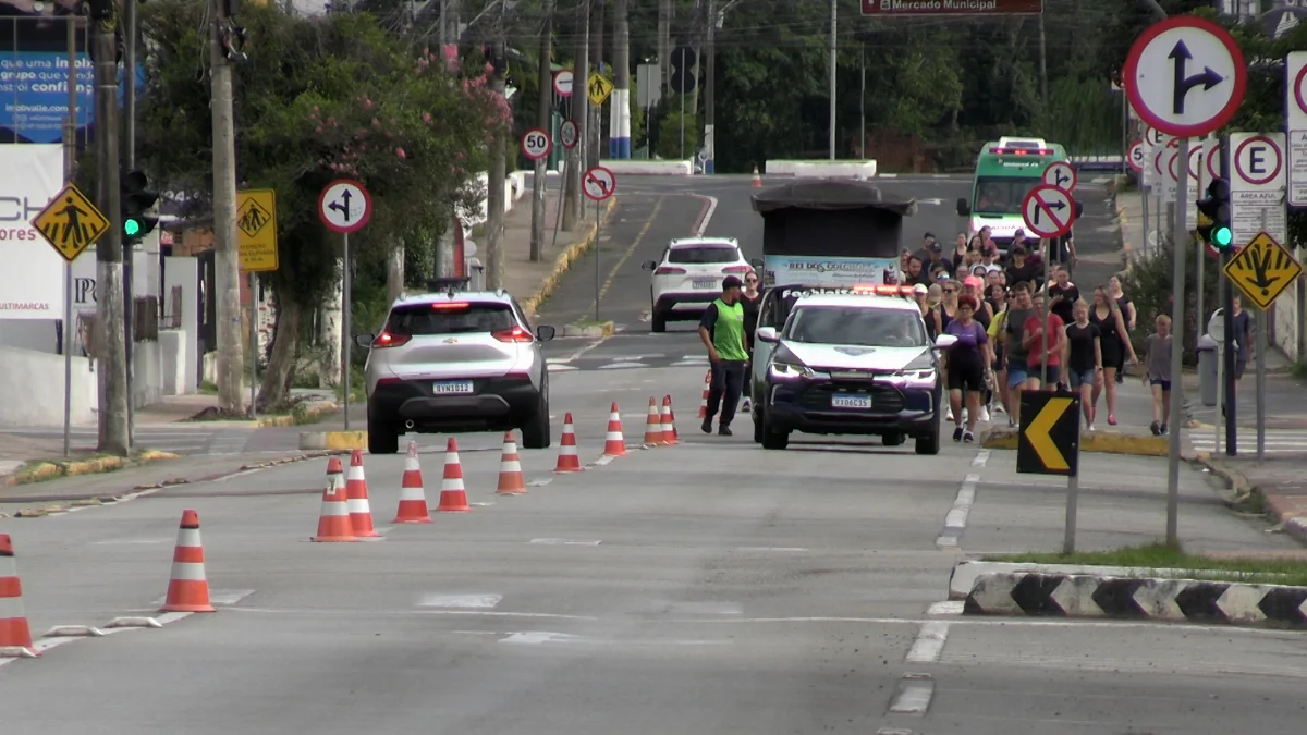 Jr 0210 B7.00 03 44 28.quadro068