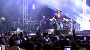 Gusttavo Lima encerra Festa da Cebola com multidão em Ituporanga