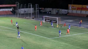 Santa vence e faz a festa do torcedor em casa