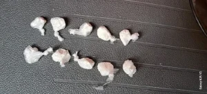 Motorista é preso por tráfico de drogas após ser flagrado no celular ao volante em Timbó