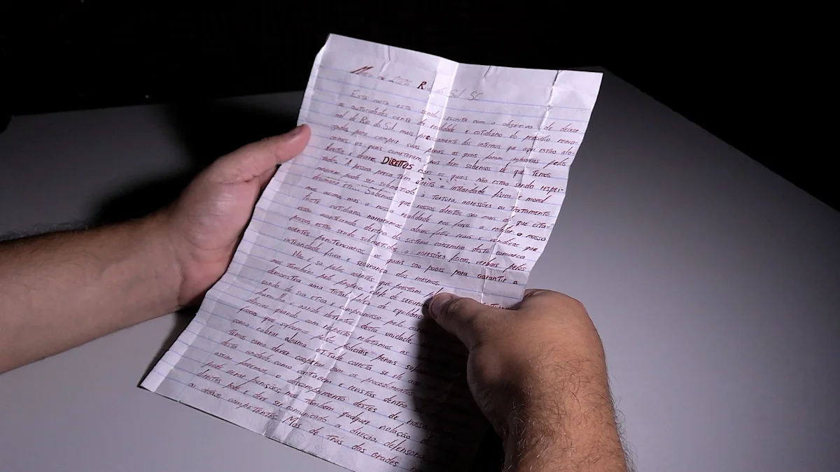 Sequência 01.00 02 23 09.quadro018