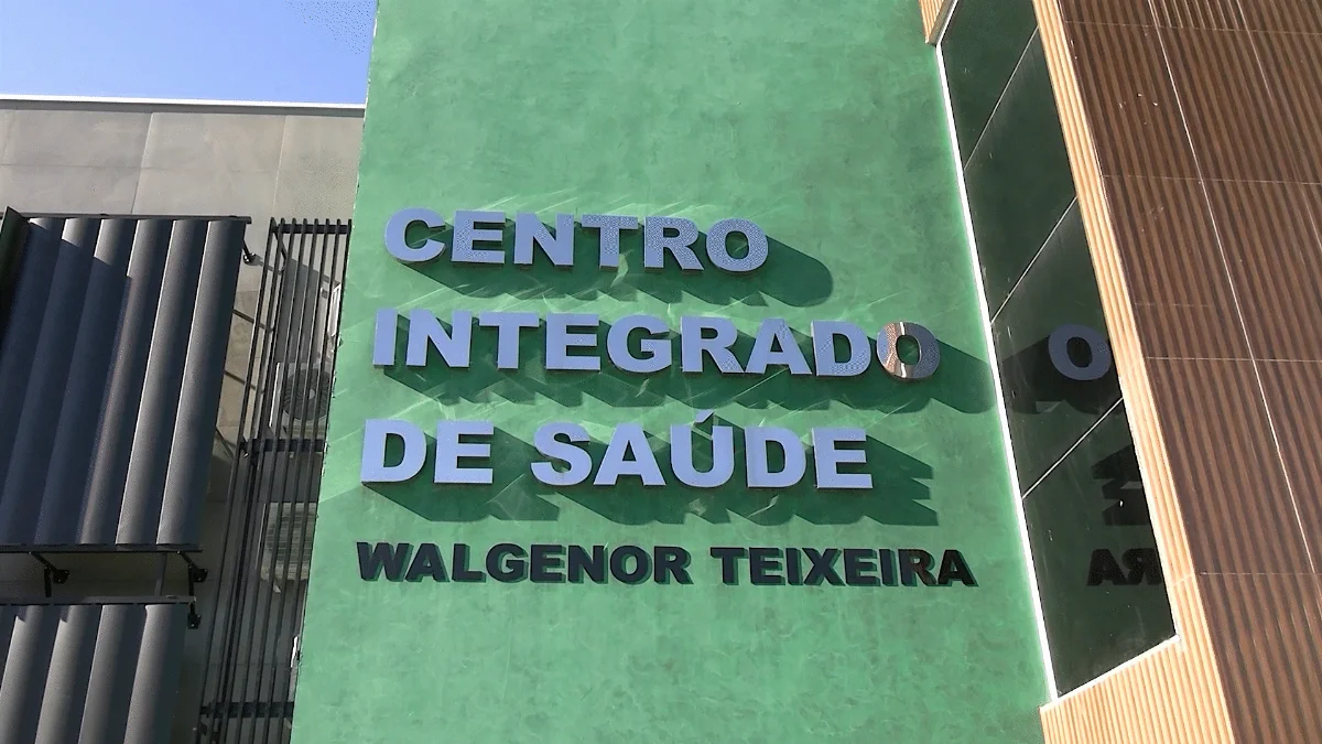 Sequência 01.00 12 54 14.quadro004