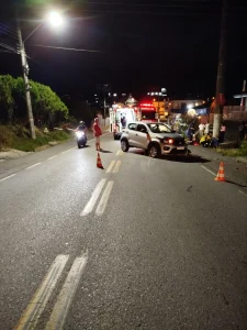 Colisão entre carro e moto deixa homem com fratura exposta em Ituporanga