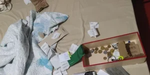 Criminosos invadem comércio, agridem mulher e roubam dinheiro em Rodeio