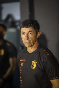 Santa Catarina Clube anuncia desligamento do técnico Betinho Nascimento