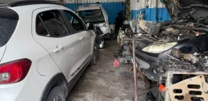 Carros furtados no litoral são encontrados escondidos em oficina fechada em Indaial
