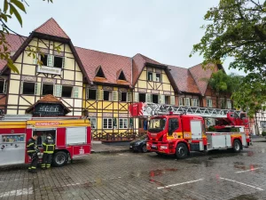 Princípio de incêndio atinge restaurante na Vila Germânica em Blumenau