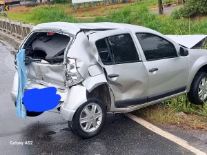 Colisão tripla na BR-470 deixa um ferido e mobiliza equipes de resgate