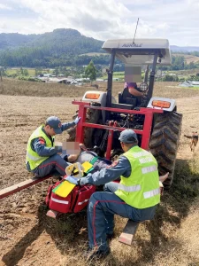 Idoso fica ferido após queda em área de difícil acesso no interior de Ituporanga