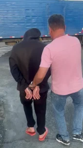 Polícia Civil prende condenado por homicídio após discussão por fezes de cachorro em Blumenau