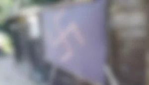 Homem é condenado por expor bandeira com símbolo nazista em frente de casa em SC