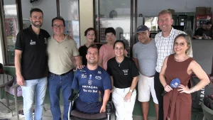 Projeto de paranatação transforma vidas e promove inclusão em Rio do Sul