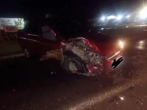Criança fica ferida em colisão frontal entre carro e caminhão, em Pouso Redondo