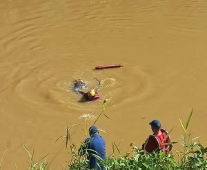Corpo é encontrado boiando no rio, em Brusque