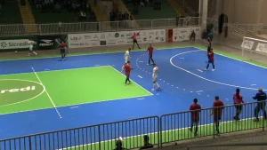 Pouso Futsal perde em casa, mas segue líder