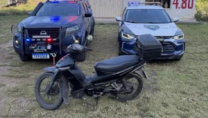 Moto furtada em Balneário Camboriú é encontrada abandonada em área de mata em Rio do Sul