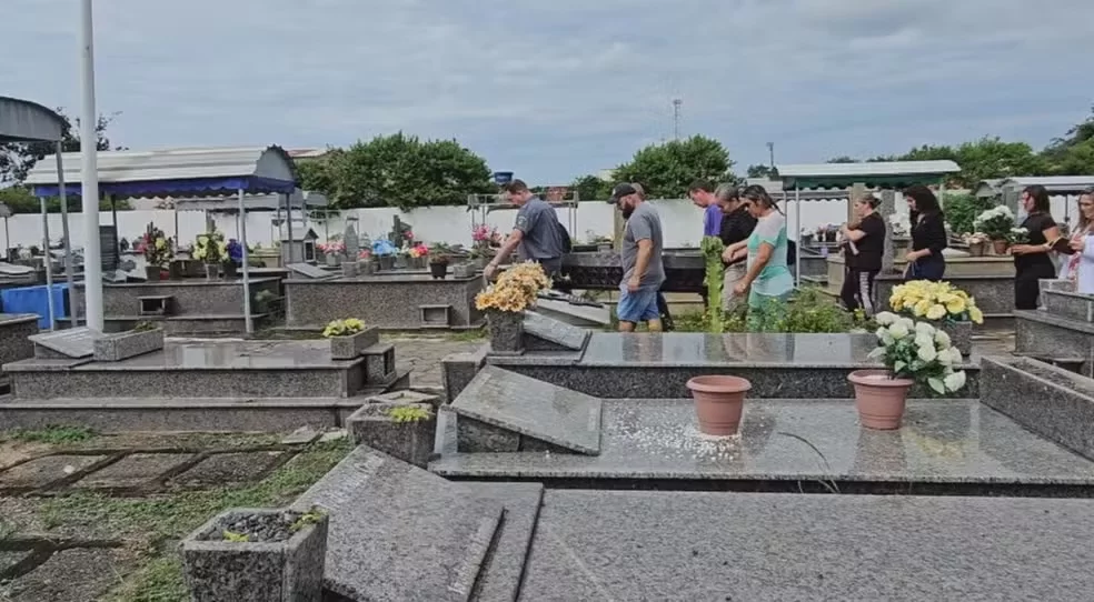 Iml Troca Corpos E Familias Enterram Vitimas Erradas Em Florianopolis