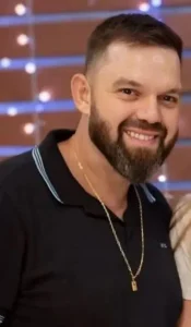 Acidente mata homem de 39 anos. Ao receber notícia, sogro sofre infarto e não resiste