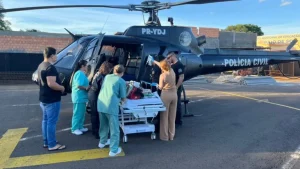 Bebê com queimaduras graves é transferido de helicóptero para hospital em SC