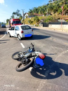 Motociclista fica gravemente ferido em acidente na SC-110, em Rodeio
