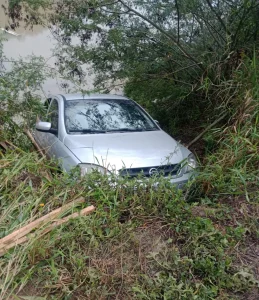 Jovem perde controle do carro e cai em ribanceira em Presidente Getúlio