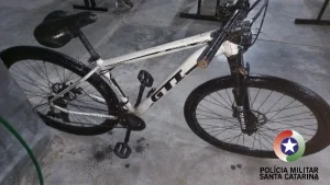 Polícia prende suspeito de furto, recaptura foragido e recupera bicicleta em Blumenau