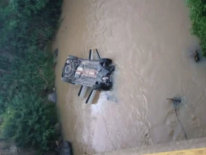 Jovem de 29 anos morre após carro cair em rio em Luiz Alves