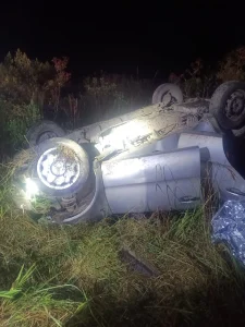 Carro cai em ribanceira na Serra da Santa e deixa dois feridos em Pouso Redondo