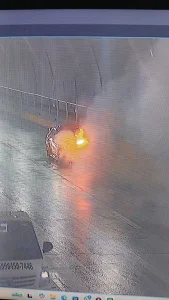 Vídeo: carro pega fogo dentro de túnel em Florianópolis