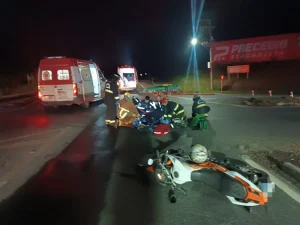 Motociclista fica inconsciente após acidente com caminhão na BR-470