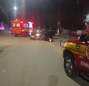 Motociclista de 18 anos sofre fratura no fêmur após acidente em Rio do Sul