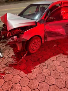 Idoso de 90 anos fica ferido após colisão entre carros em Ituporanga