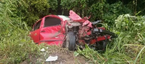 Colisão entre caminhão e carro deixa dois jovens feridos na BR-470 em Rio do Sul